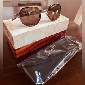 Polarized Maui Jim Sunglasses (BRAND NEW IN BOX) “Island Eyes” Classic Style